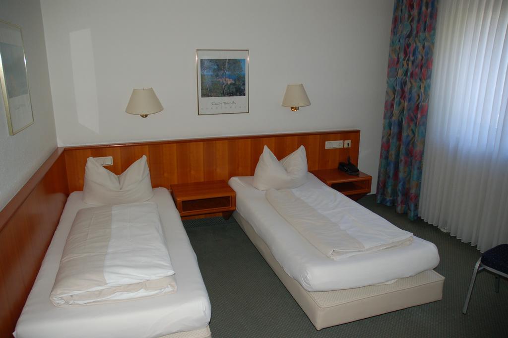 Hotel Kurfuerst Garni ゲルマースハイム エクステリア 写真
