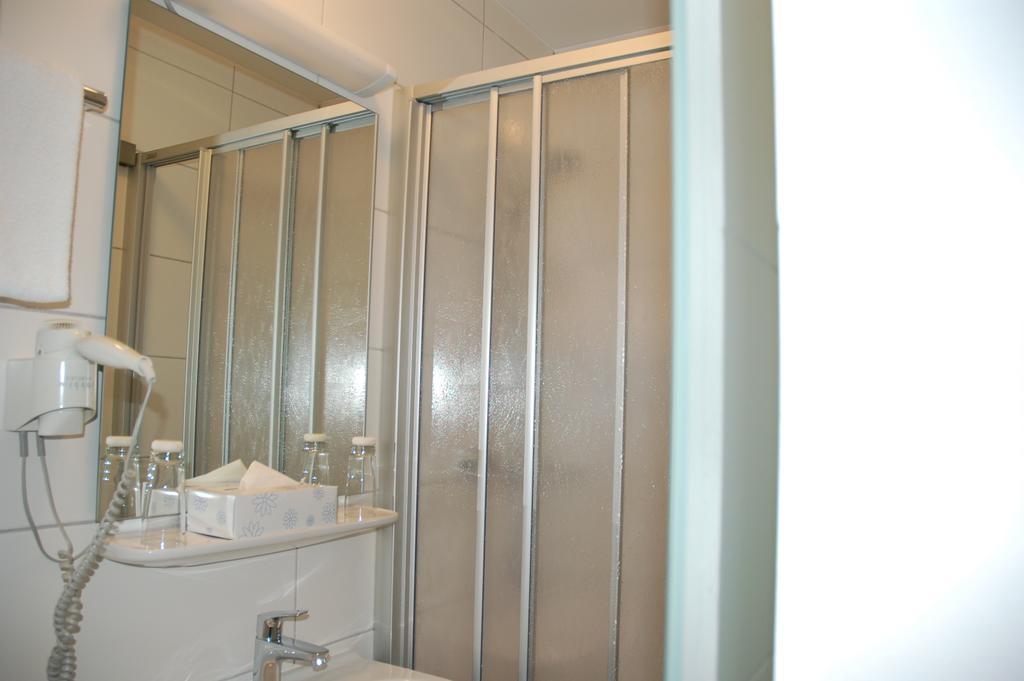 Hotel Kurfuerst Garni ゲルマースハイム 部屋 写真